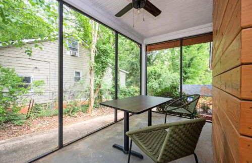 Chic 3BR Bungalow with Screened Porch & Patios - Foto 19