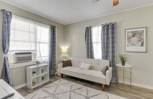 about 1 Mi to the Strand! Couples Retreat in Galveston - Foto 5