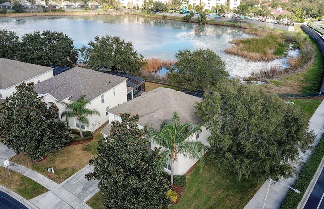 This Amazing 6 Bedroom Property With a Lake View - Foto 52