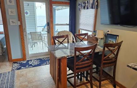 ZaLo House Waterline cabin with Hot Tub Pets - Foto 5