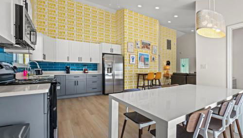 Sunshine House #1-Selfie-Friendly - Steps to Beach - Foto 4