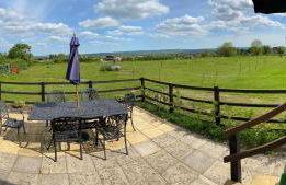 Rew Farm Country & Equestrian Accommodation - Sunrise Lodge - Foto 33