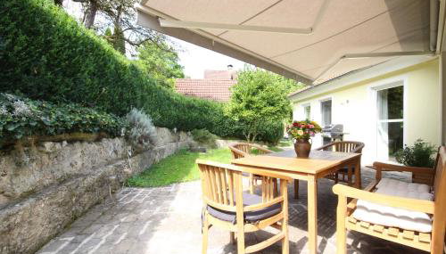 Casa-Philipp, mediterrane, lichtdurchflutete, stilvolle Ruhe-Oase, ebenerdig, mit Garten, Terrasse, Grill und Sauna im Naturparadies Fränkische Schweiz - Foto 3, Garden, Garden view