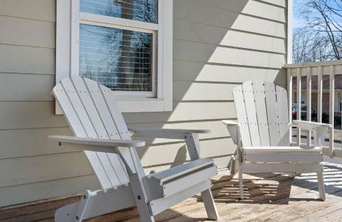 *NEW* Charm on Church ~ Cozy, Modern, Downtown Apt - Foto 36