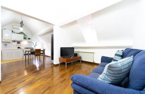 Airport & Sea, Large Music-Themed Apartment - Foto 3