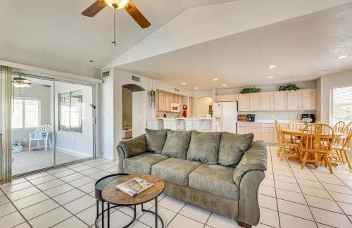 Swim with a View! Scenic Desert Retreat in Glendale - Foto 12