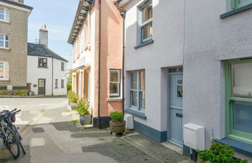 The Cottage on The Square - Photo 2