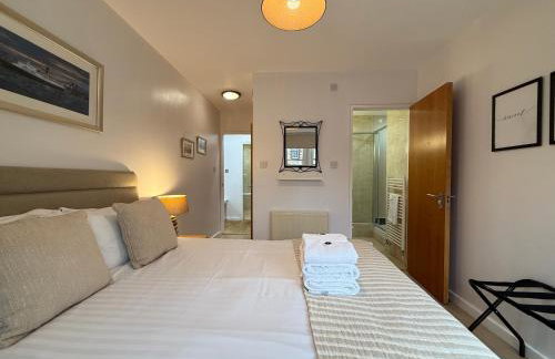 Holyrood Apartment with parking & lift access - Photo 18