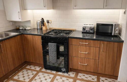 Spacious 4BR Reading House - Sleeps 8 - Free Parking - Photo 5