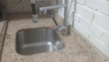 CHALÉ SIMPLES COM WI-FI SPLIT COZINHA COMPLETA SALA QUARTO BANHEIRO A 2 KM DO centro - Foto 3