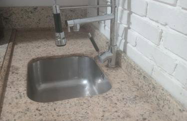 CHALÉ SIMPLES COM WI-FI SPLIT COZINHA COMPLETA SALA QUARTO BANHEIRO A 2 KM DO centro - Foto 3