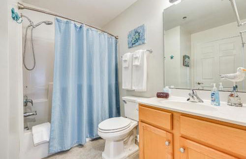 Marina and Beach Club Access Condo in Southport - Foto 18