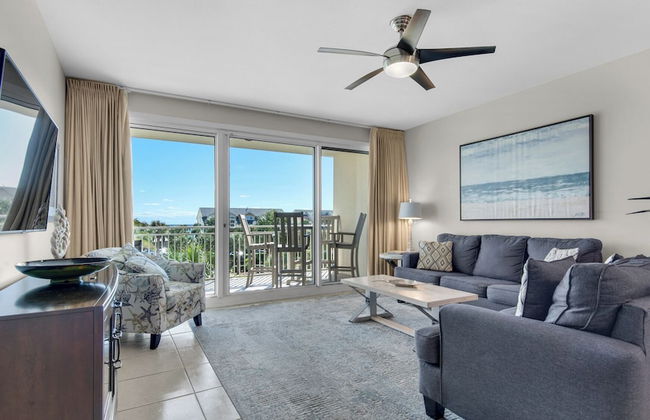 Spacious 2BR Condo w/ Partial Gulf Views, Pool, Across the Street From Beach! - Foto 19