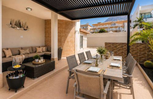 Villa Sol Costa Adeje Heated Pool Putting Green Sleeps 8 - Photo 19
