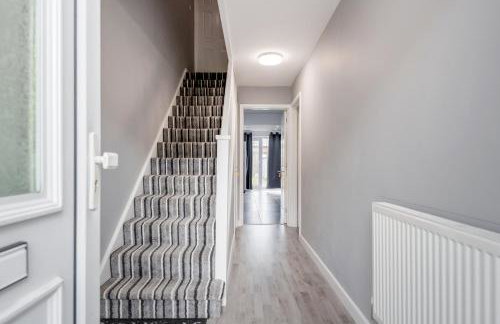 Remaj Serviced Accommodation, sleeps 7 & free parking - Foto 15