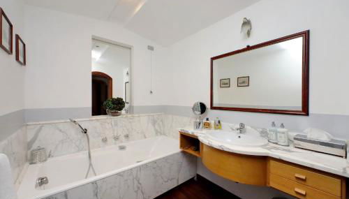 The Pantheon view in the heart of Rome - Photo 4