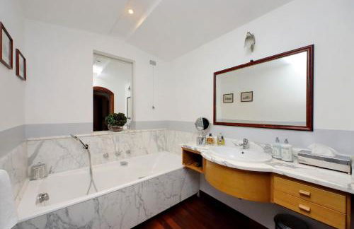 The Pantheon view in the heart of Rome - Photo 4