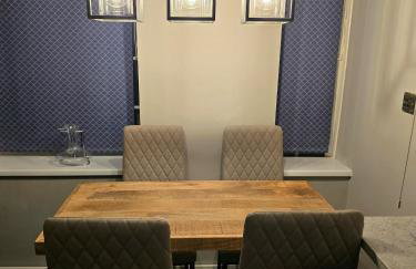 Contemporary & Spacious 1BD - Fireplace with Modern Comforts - Foto 13