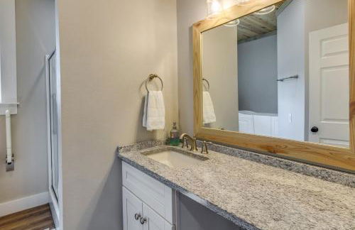 Escape to Nature Lakefront Jay Cottage with Views! - Foto 11