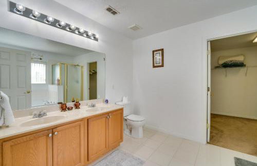 22 Mi to Disney Kissimmee Home with Pool and Hot Tub - Foto 18