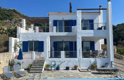 Lovely family villa with stunning sea views - Photo 1