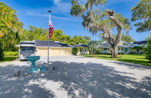 Pool & Hot Tub Access: Riverfront Florida Studio - Photo 30