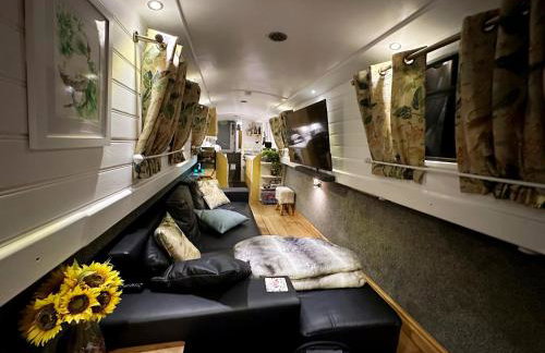 BrightOwl Waterside Narrowboat Cottage Experience - Foto 28