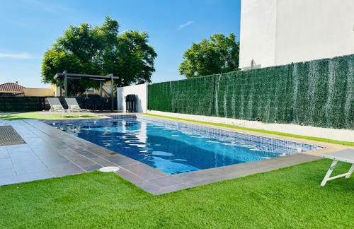 Lux Villa with Year-Round Heated Pool & Game Room - Foto 2
