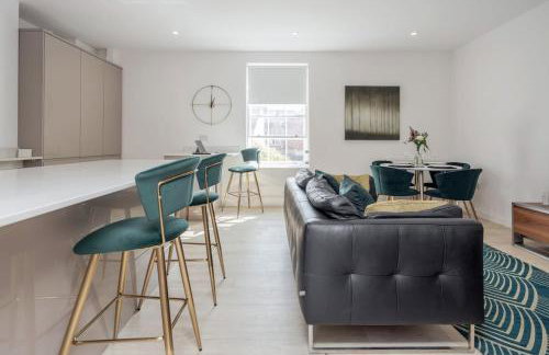 Elegant Epsom Modern Apartment - Photo 15