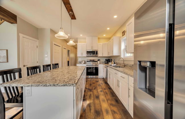 Bear Creek Bliss by Avantstay Sleeps 16 + Game Room, Deck, Fire Pit! - Foto 8