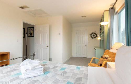 Stunning Home with In-Ground Pool - Photo 24