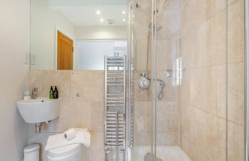 Toffee Apple - Photo 12