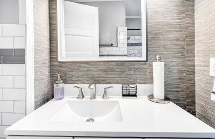 Homey Lodge - Cozy home / Walk to Revolution Mill / Near Downtown / Perfect for groups and family / Free parking - Foto 33