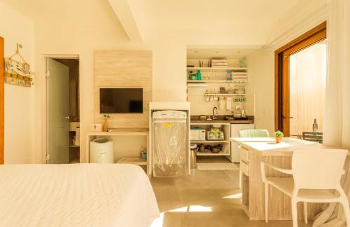 Casa d'Aroeira Residencial Boutique - Centro de Juqueí - Perto de Tudo - 2 quadras do Mar - Serviço de Praia - Roupa de Cama 600 fios algodão Egípcio - Tudo Novo - Estacionamento Interno - Cozinha - Consulte unidades com Ofurô Hidro e Cromoterapia - Foto 40