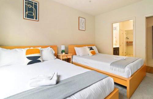 Comfort & Convenience in Trendy Crystal City Loft - Photo 19