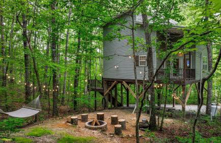 Serenity Escape Treehouse on 14 acres near Little River Canyon - Foto 1