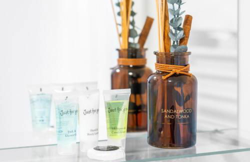 Stylish Two Bed Apartment -Cradley Health - Smart Tv - Netflix - Parking 27BC - Foto 14