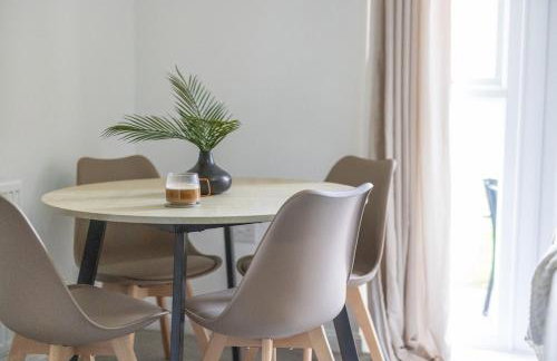 Newcastle Spacious 3-bedroom Semi-detached House with Parking, Sleeps 8, by URBAN PINNACLE STAYS - Foto 22