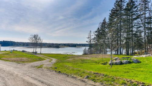 Oceanside Bass Harbor Home with Peaceful Deck! - Foto 3