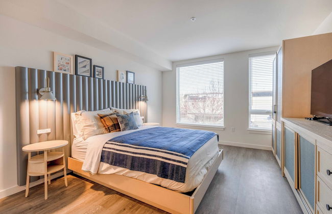 Marina Square Suites - Photo 11