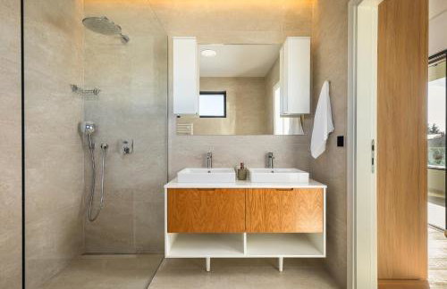 Villa Levita with Pool - Photo 51