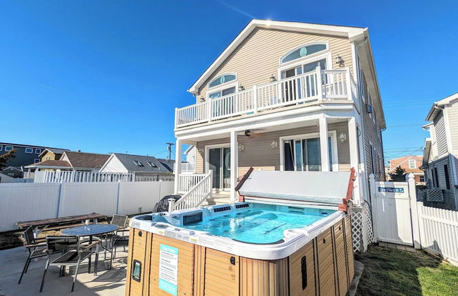 Waves 'n Wooder by Avantstay Swimspa + Game Room, Walk to Beach - Foto 1