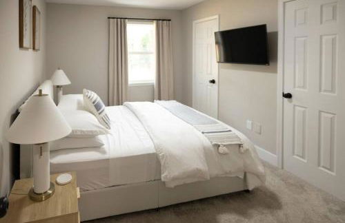 Refreshing Ranch Style Home - Photo 17