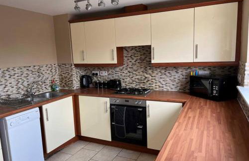 Large 4 Bedroom 3 Bathroom Town House with Secure Parking by Amazing Spaces Relocations Ltd - Foto 36