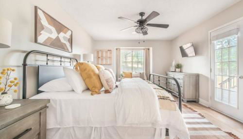 Stylish & Spacious Home Near ATL - Foto 3