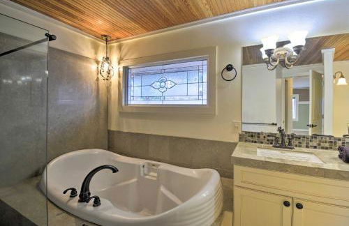 Breathtaking Port Ludlow Home with Deck and Yard - Foto 16