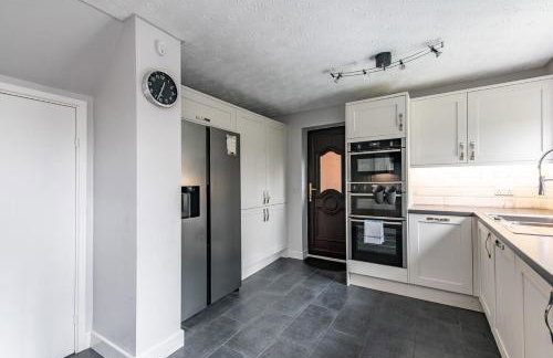 5 Bedroom Family & Contractor House in Nuthall, Nottingham - Sleeps 9 - By CircleWay Homes - Foto 10