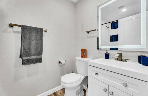 Relaxed 2BR Condo Close to Dining and Entertainment - Foto 6