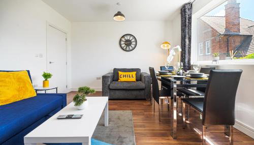 Spacious and Bright 2 Bedroom Apartment, Sleeps 6, 1st Floor with Free Parking, Business and Leisure by Jesswood Properties - Foto 4