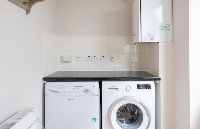 Superior House for 6 Near Beach w Parking Garden - Foto 10